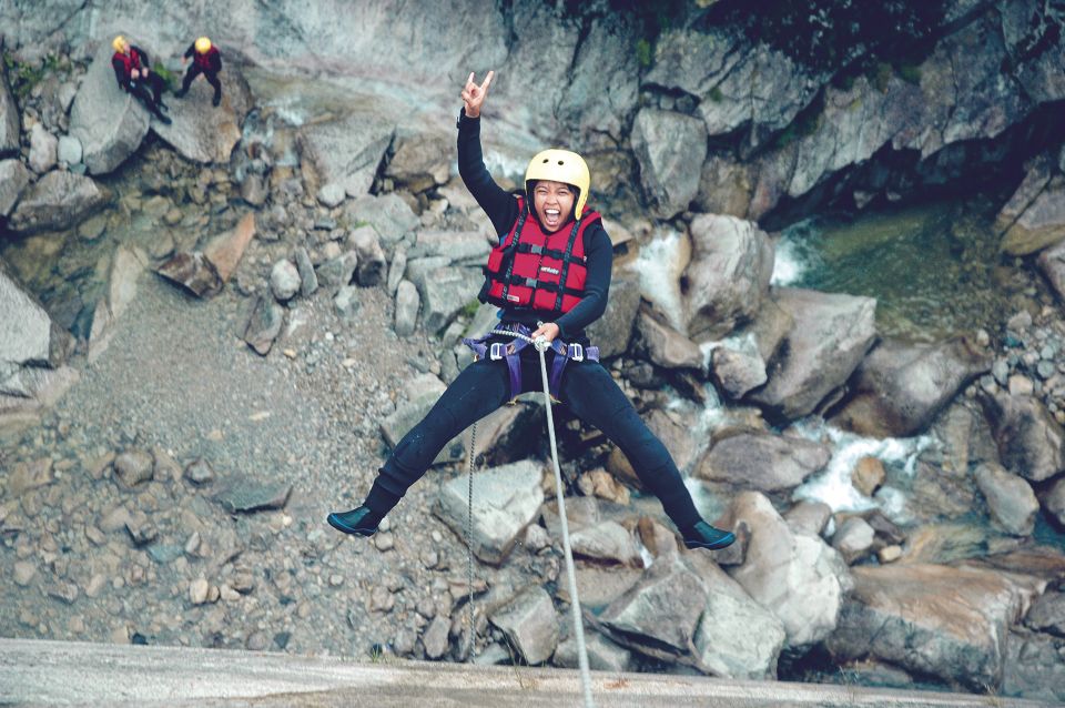From Interlaken: Grimsel Gorge Canyoning Tour - Safety, instruction, and how the guides keep things under control