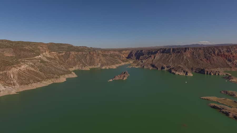 From Mendoza: Atuel Canyon Day Trip - Uco Valley Water Mirrors: A Scenic Reset Before the Rocks