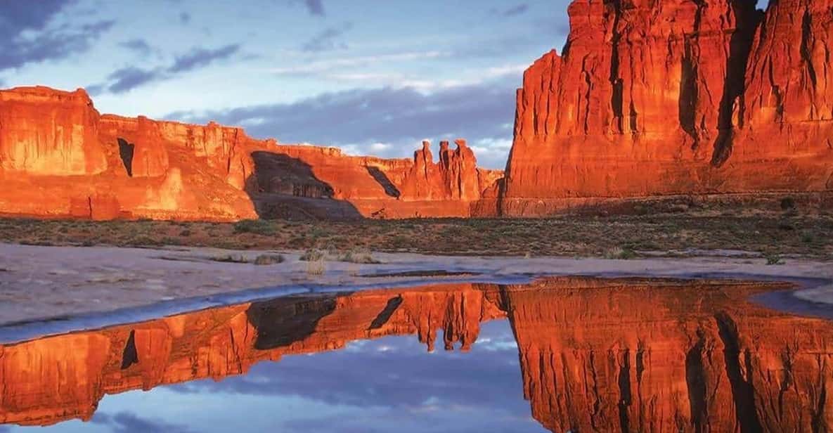 Moab: Arches National Park Morning Adventure Tour - Riding With Big Windows: The Comfort Advantage Inside the Park