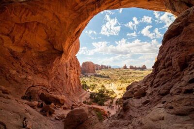 Moab: Arches National Park Sunset Tour - The ride itself: extra-wide and tall windows for major Arches views