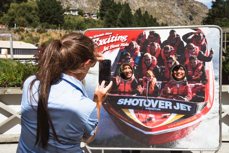 Queenstown: Scenic Highlights, Tour with Wine & Lake Cruise - Shotover River photo stop and the Jetboat moment