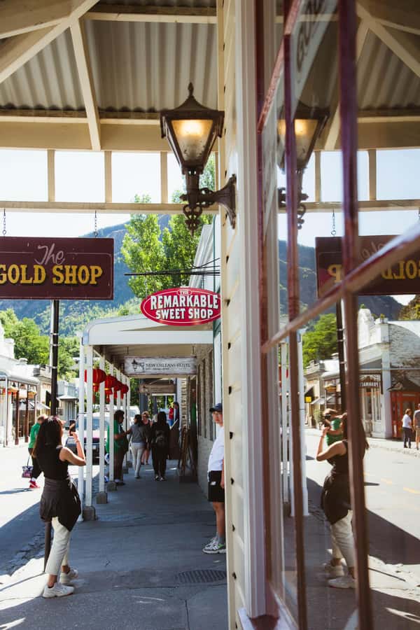 Queenstown: Scenic Highlights, Tour with Wine & Lake Cruise - Arrowtown: gold-mining history, riverside streets, and a bakery-pie window