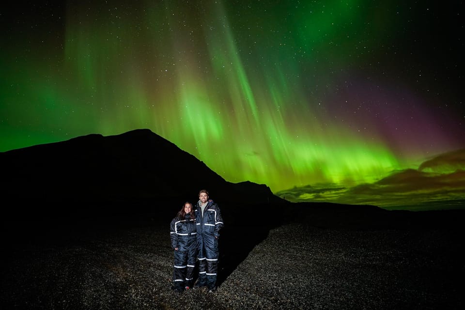 Reykjavik: Northern Lights Tour with Private Photographer - Traditional Icelandic snacks and warm drinks: fueling a long wait