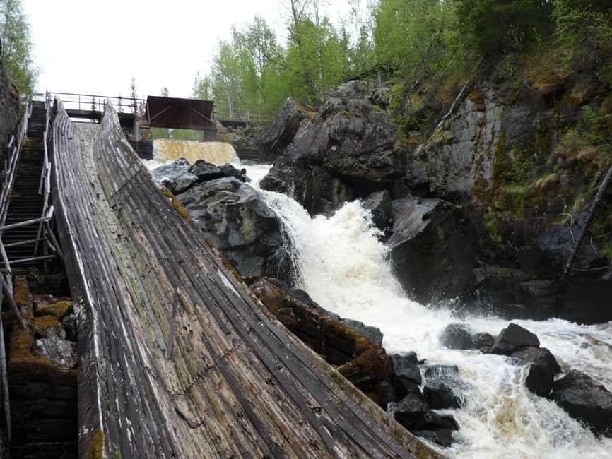 Rovaniemi: Auttiköngäs Waterfalls Hike Tour & Barbeque - Why the seasons change everything on this route